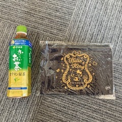 【新品・未使用】サンリオ ★ Hello Kitty デニムポーチ　人気の画像