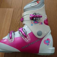 ①ジュニアスキーブーツの画像