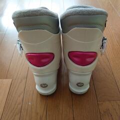 ①ジュニアスキーブーツの画像