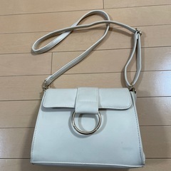 リング付きショルダーバッグ