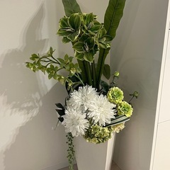 高さ130cmの造花アレンジメント（鉢付き）
