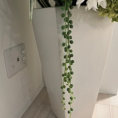 高さ130cmの造花アレンジメント（鉢付き）の画像