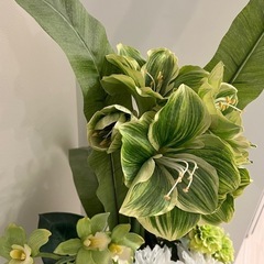 高さ130cmの造花アレンジメント（鉢付き）の画像