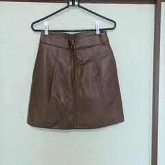 合成皮革スカートの画像