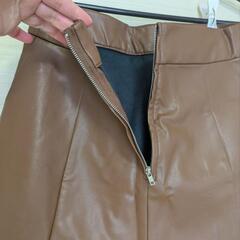 合成皮革スカートの画像