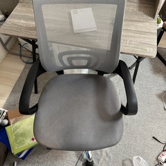 机と椅子の画像