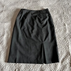 New Yorker グレー ビジネスジャケットと タイトスカート セットの画像