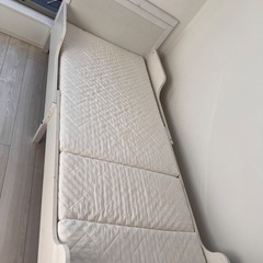 IKEA 伸縮ジュニアベッド マットレス付きの画像
