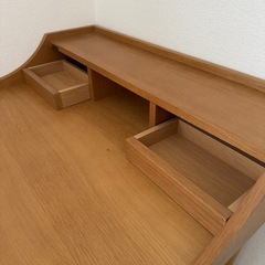 木製デスクの画像