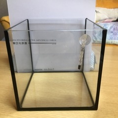 交渉中、吉田様。水槽15×15cmミニ水温計付き