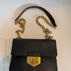 PRADA斜め掛けバッグ