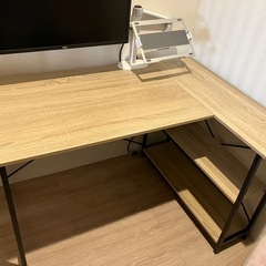 L字型デスクの画像