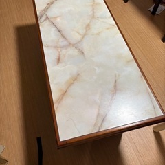 大理石風テーブル