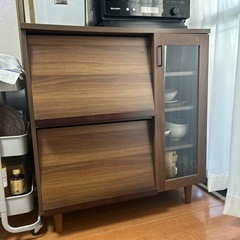 エアリゾーム　キッチンキャビネット　食器棚の画像