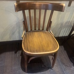 木製カフェチェア2脚の画像