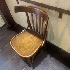 木製カフェチェア2脚の画像