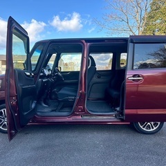 低走行9万キロ台☆25年式！月々1.2万円〜分割払い可❗️ 車検2年付き！【名義変更代込み】大人気☆ホンダ N-BOXカスタム☆Bluetoothナビ付き☆走行中DVD見れます☆便利なバックカメラ付き☆電動スライドドア♪しかも両側☆ドラレコ付き☆スマートキー☆フルオートエアコン☆そのまま乗って帰れます❗️の画像