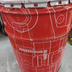 20Lペール缶です。中身は入っていません。現在室内保管です。画像のとおりフタ付ですの画像