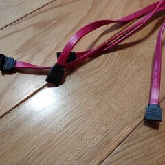 【中古動作確認品】SATAケーブル　シリアル ATA ケーブル 2本セット　赤色の画像