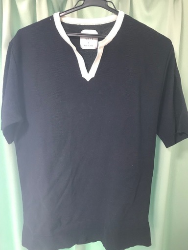 Tシャツ4着、長袖シャツ2着、半袖シャツ1着、ニット1着(Mサイズ)