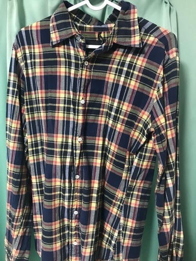 Tシャツ4着、長袖シャツ2着、半袖シャツ1着、ニット1着(Mサイズ)