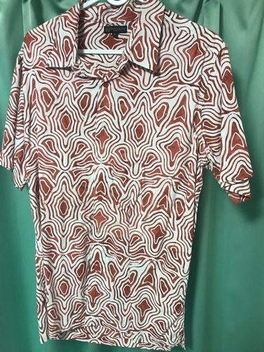 Tシャツ4着、長袖シャツ2着、半袖シャツ1着、ニット1着(Mサイズ)