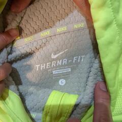 ナイキパーカーメンズМの画像