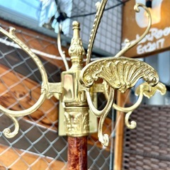 【武蔵小山店】 コートハンガー　ゴールド　イタリア製　コートラック　ハンガーラック　ポーツスタンド　デコラ　クラッシック　宮廷　エレガント　レリーフ　ポールハンガー　classic italy   イタリア製　コートハンガー　洋服掛け　帽子掛け　真鍮　アイアン　ゴージャス　ロココの画像