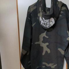 ノースフェイスパーカーになります。の画像