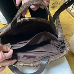 本革ヘビショルダーバッグの画像