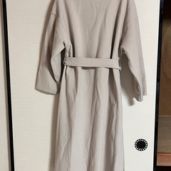 レディース ベージュコートの画像