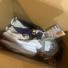 洋服や鞄や食器やピアス等