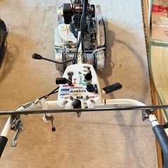 岩手　共立 自走式傾斜地草刈機 AZ850A スパイダーモア 4WD 法面 畦 田 草刈り 除草 KIORITZ 引き取り限定の画像