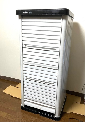 【取引中】IRISオーヤマ　物置ホームロッカー縦長