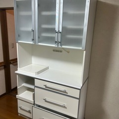 ロータイプ食器棚 ホワイト 幅43cm 高さ89cm ミニ食器棚 ガラス戸 キッチンキャビネット 一人暮らし 新生活 - リビング館
