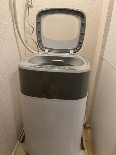 洗濯機、電気カーペット、テーブル、服ハンガ