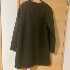美品　カーキ色　コートの画像