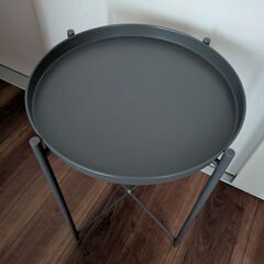 美品 北欧風 2way【トレイとしても使えるサイドテーブル⠀】ニトリ どんなお部屋にも合わせやすいグレー！清掃済み  の画像