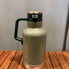 スタンレー STANLEY クラシック真空グロウラー 1.9L
の画像