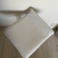 昇降式カウンターチェアの画像