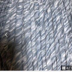 車のカーテンしっかりした素材プリーツできれいです。の画像