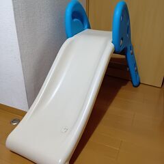 滑り台（室内）