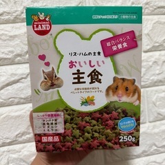ハムスターのエサ