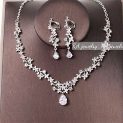 E2点セット イヤリング&ネックレスブライダルアクセサリージルコニアの画像