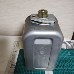 中古のコロナ製石油ファンヒーター用燃料タンクの画像