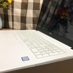 💗１台限定特価品！特Ａ美品・超速i7第8・新品超速SSD256GB・Webｶﾒﾗ内蔵・Win11・お洒落ホワイト・NEC/Office2021付/15.6ｲﾝﾁ/メモリ8GB/無線/DVD・CD再生ｿﾌﾄ付　No.2502009の画像