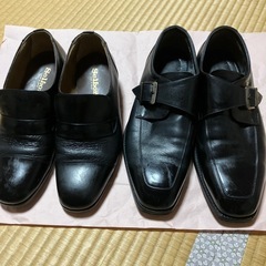 革靴とレザーシューズの画像