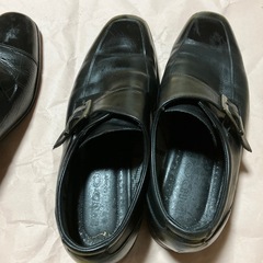 革靴とレザーシューズの画像