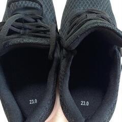 軽いスニーカー  23.0cmの画像