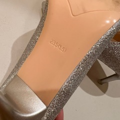 グリッターパンプス 23.5cmの画像
